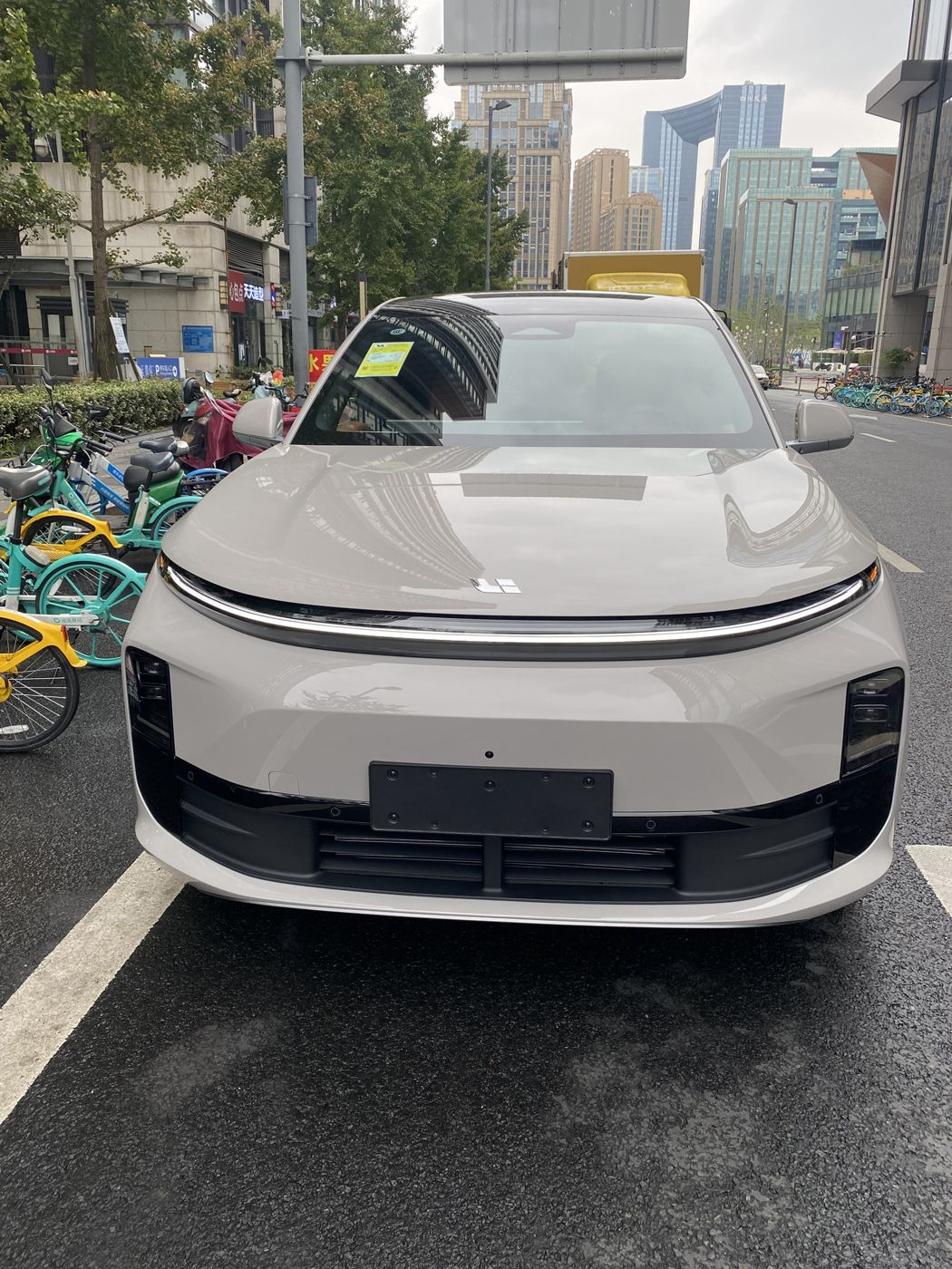 尊龙凯z6mg MEGA 高压纯电 MPV